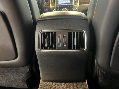 Used 2012 Hyundai Equus Signature RWD image 30