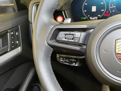 Certified 2025 Porsche Cayenne Coupe AWD/4WD image 39