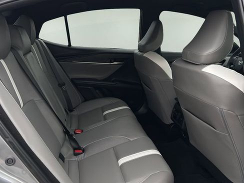 Used 2025 Toyota Camry SE w/ Convenience Package FWD image 16
