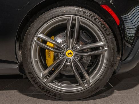 Certified 2022 Ferrari Roma RWD image 33