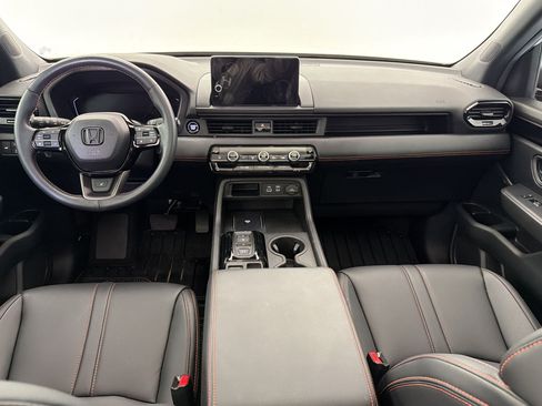 Used 2025 Honda Pilot TrailSport image 16