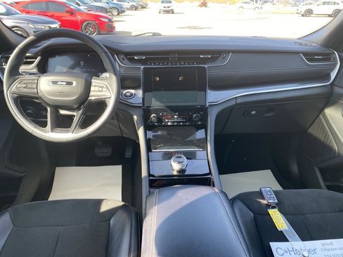 Used 2023 Jeep Grand Cherokee L Laredo image 24