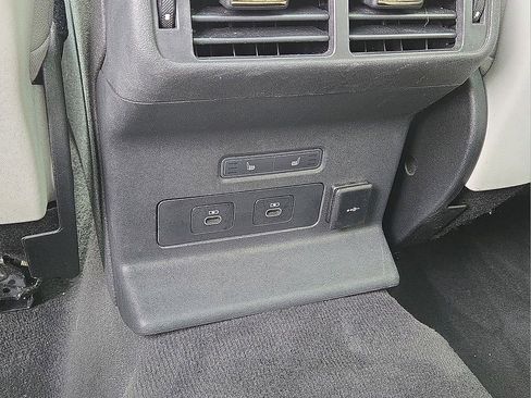 Used 2025 Land Rover Range Rover Velar Dynamic SE image 17