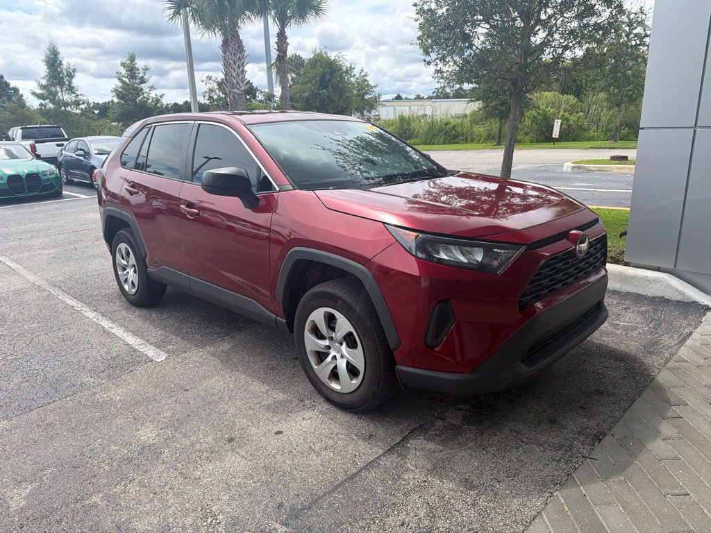 Used 2022 Toyota RAV4 LE FWD image 2