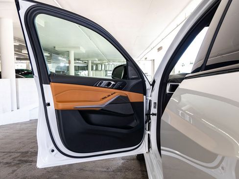 Used 2024 BMW X5 M60i image 16