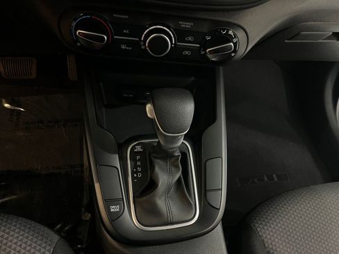 Used 2025 Kia Soul LX w/ LX Technology Package FWD image 40