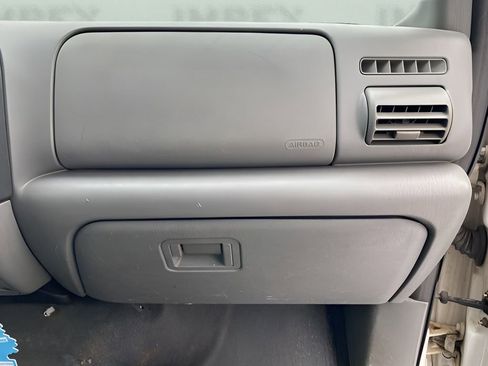 Used 2006 Ford F550 2WD Regular Cab Super Duty image 17