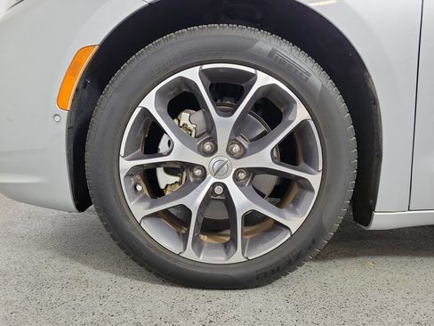 Used 2022 Chrysler Pacifica Limited FWD image 8
