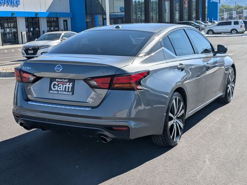 Used 2022 Nissan Altima 2.5 SR FWD image 3