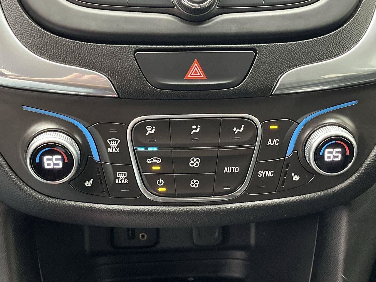 Used 2018 Chevrolet Equinox LT AWD/4WD image 19