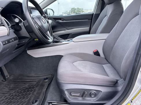 Used 2022 Toyota Camry LE FWD image 18