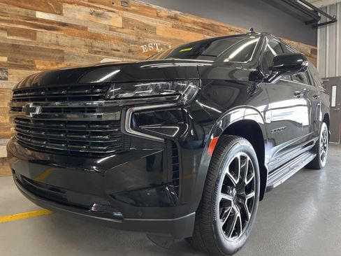 Used 2021 Chevrolet Suburban RST w/ Luxury Package image 16