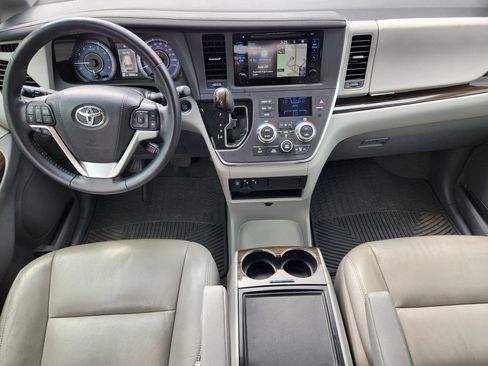 Used 2015 Toyota Sienna XLE w/ XLE Navigation Package FWD image 16