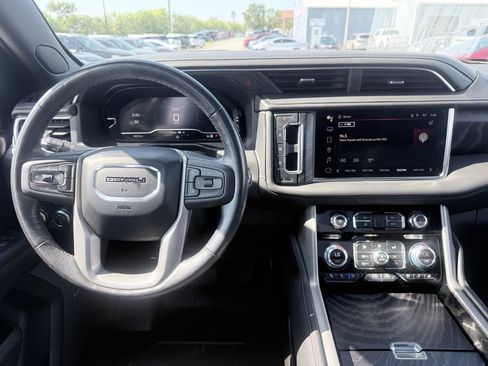 Used 2022 GMC Yukon Denali w/ Denali Ultimate Package AWD/4WD image 10