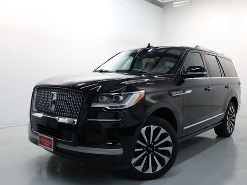 Used 2023 Lincoln Navigator Reserve image 3