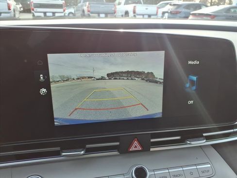 Used 2025 Hyundai Elantra Limited w/ Cargo Package image 24