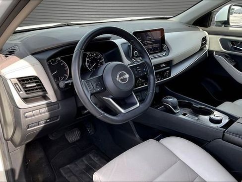 Used 2024 Nissan Rogue SV w/ SV Premium Package AWD/4WD image 16
