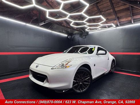 Used 2009 Nissan 370Z Touring w/ Aerodynamics Pkg RWD image 2
