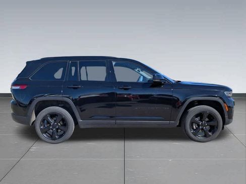 Certified 2023 Jeep Grand Cherokee Altitude AWD/4WD image 6