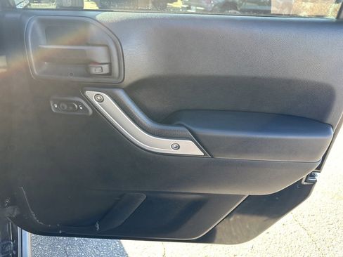 Used 2012 Jeep Wrangler Rubicon w/ PWR Convenience Group image 23