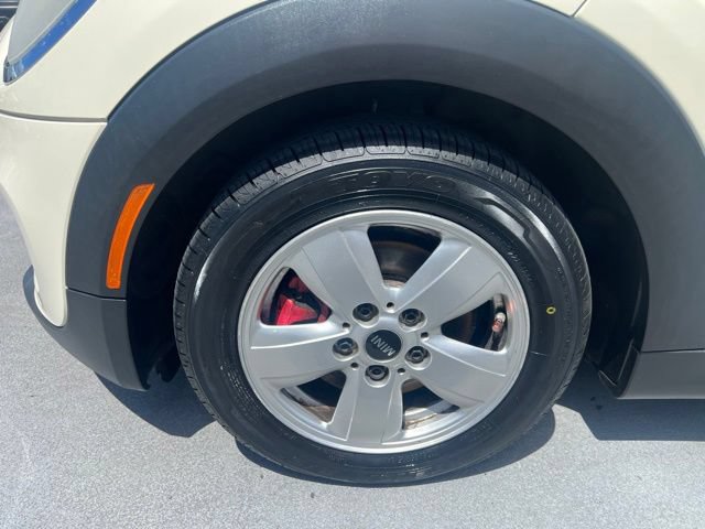 Used 2020 MINI Cooper 4-Door Hardtop w/ Storage Package FWD image 4