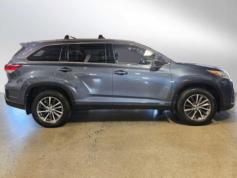 Used 2019 Toyota Highlander XLE image 8