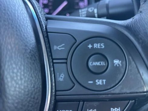 Used 2019 Toyota Camry SE w/ Carpet Mat Package image 12