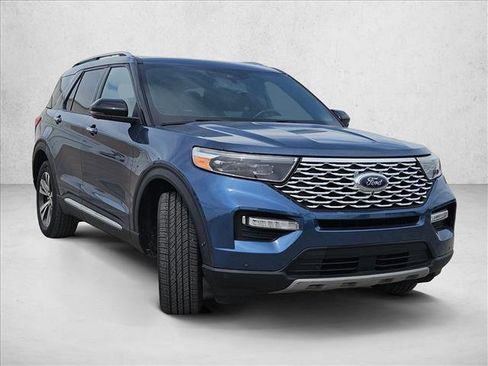 Used 2020 Ford Explorer Platinum w/ Premium Technology Package image 3