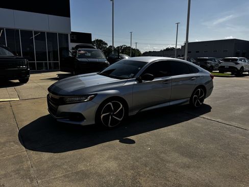 Used 2021 Honda Accord Sport image 2