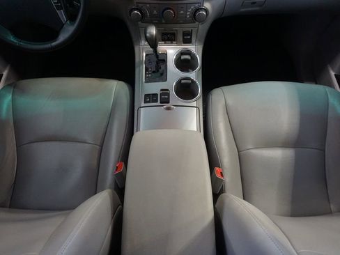 Used 2013 Toyota Highlander SE AWD/4WD image 26