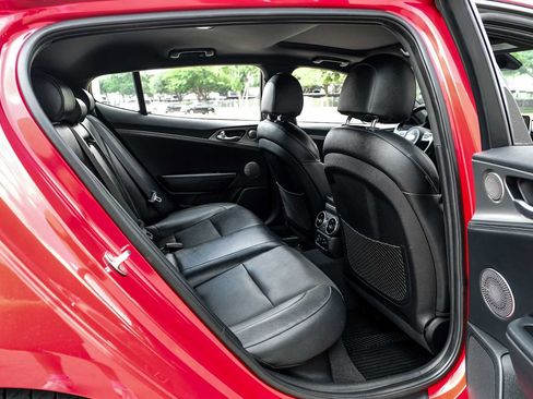Used 2018 Kia Stinger GT1 RWD image 36