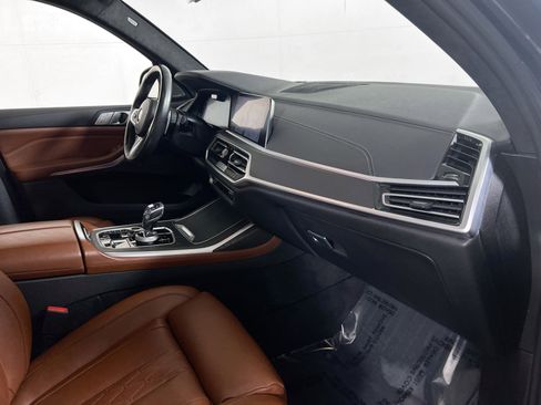 Used 2021 BMW X7 M50i AWD/4WD image 32