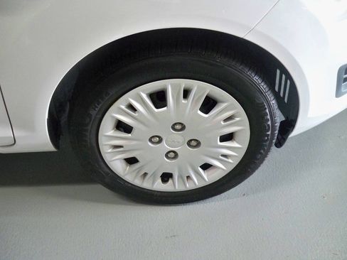 Used 2015 Ford Fiesta S image 9