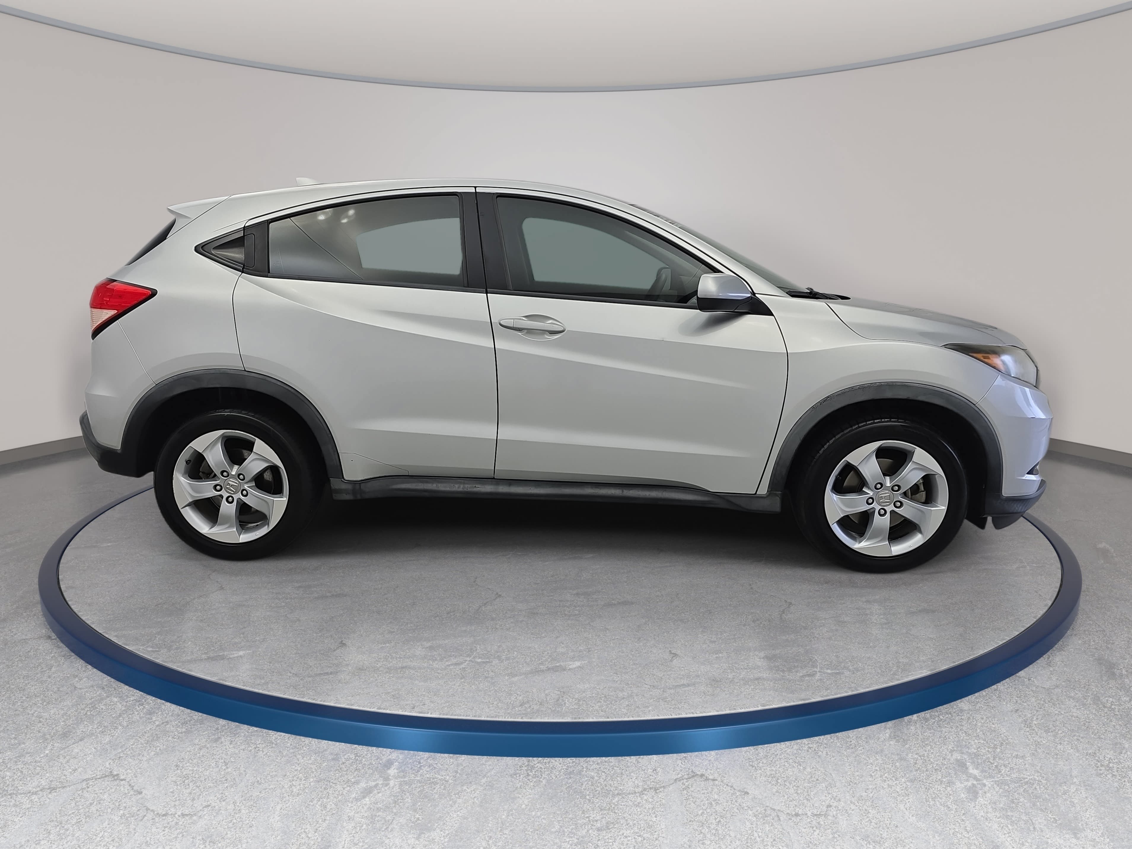 Used 2016 Honda HR-V LX image 4
