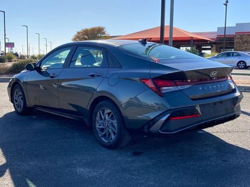 Used 2024 Hyundai Elantra SEL image 7