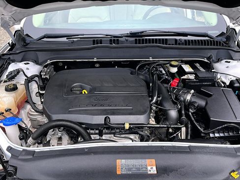Used 2016 Ford Fusion SE w/ Equipment Group 202A FWD image 9