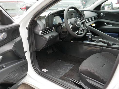 New 2026 Hyundai Elantra SE FWD image 5