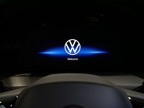 Used 2024 Volkswagen Golf R image 17