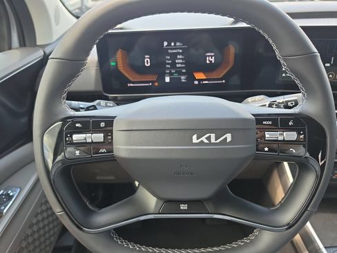 New 2027 Kia Carnival LXS FWD image 29