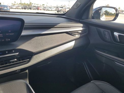 Used 2025 Buick Enclave Sport Touring image 26