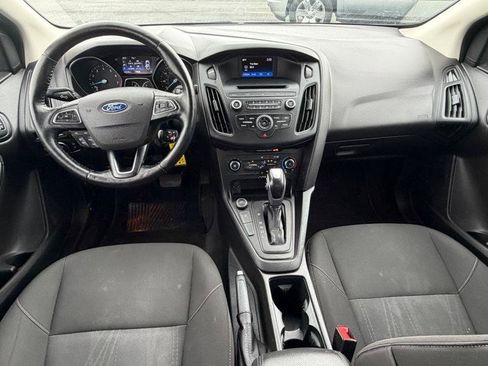 Used 2015 Ford Focus SE w/ SE Cold Weather Package FWD image 14