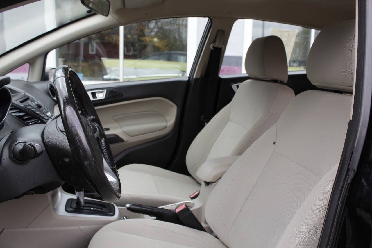 Used 2015 Ford Fiesta SE FWD image 39