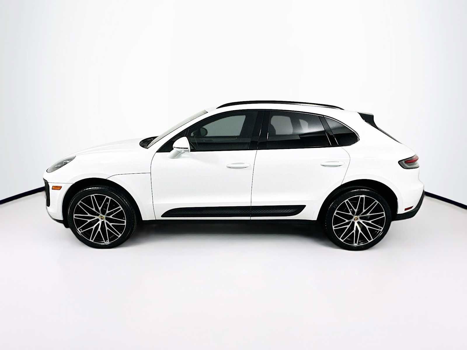 Certified 2026 Porsche Macan AWD/4WD image 2