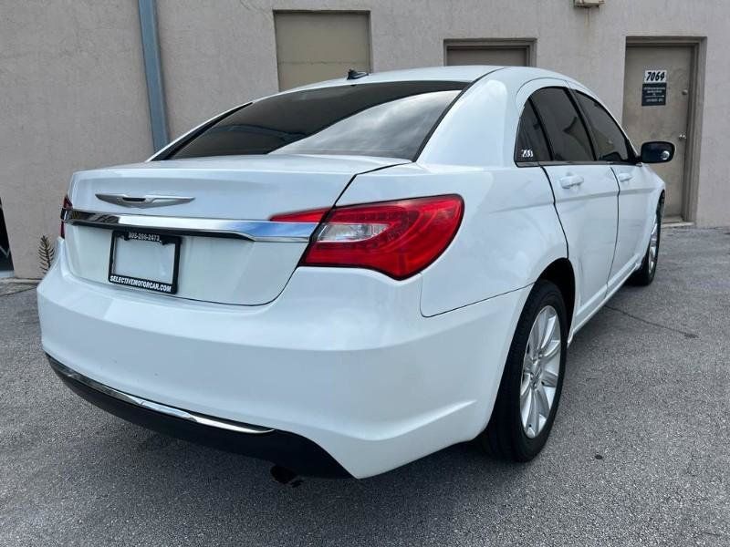 Used 2011 Chrysler 200 Touring FWD image 8