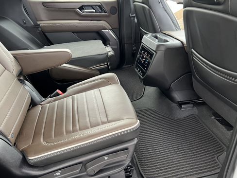 Used 2025 GMC Yukon Denali Ultimate AWD/4WD image 23