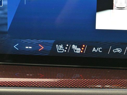 Used 2024 Chevrolet Traverse RS w/ LPO, Floor Liner Package image 24