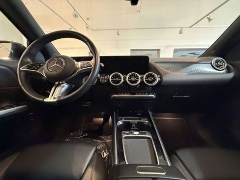 Used 2025 Mercedes-Benz GLA 250 4MATIC image 33