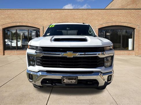 Used 2025 Chevrolet Silverado 2500 LT w/ Convenience Package image 9