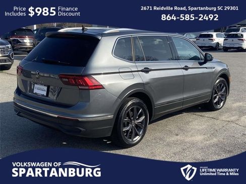 Used 2023 Volkswagen Tiguan SE w/ Panoramic Sunroof Package image 3