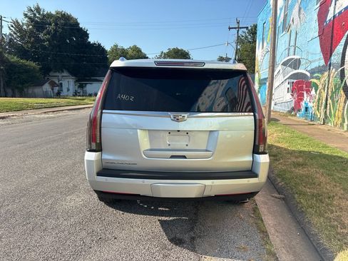 Used 2020 Cadillac Escalade 2WD image 5
